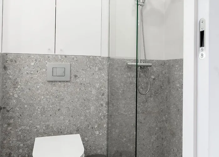 Center 81 - Properunit Βρότσλαβ