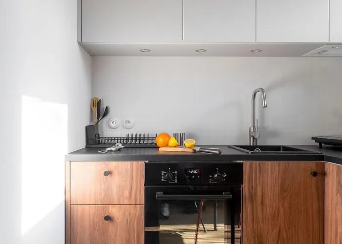 Center 81 - Properunit * Βρότσλαβ